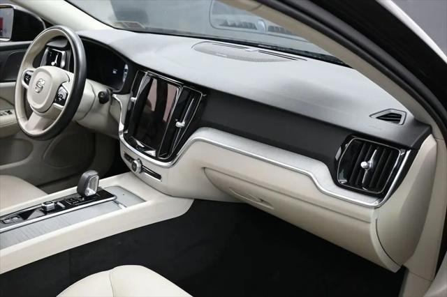 2025 Volvo V60 Cross Country Plus, B5 AWD Gas (mild hybrid)