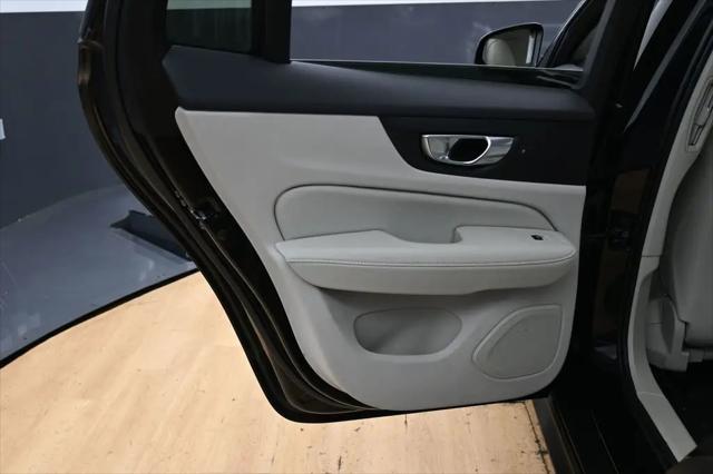 2025 Volvo V60 Cross Country Plus, B5 AWD Gas (mild hybrid)