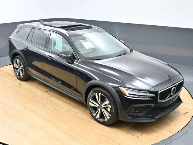 2025 Volvo V60 Cross Country Plus, B5 AWD Gas (mild hybrid)