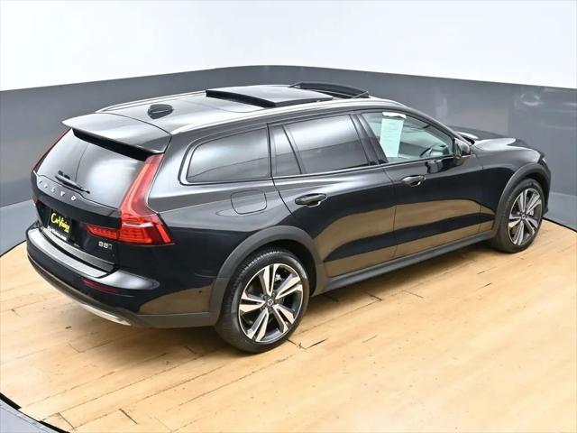 2025 Volvo V60 Cross Country Plus, B5 AWD Gas (mild hybrid)