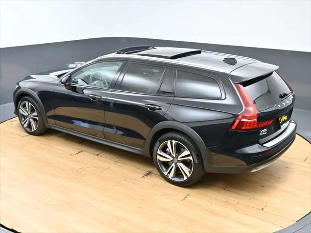 2025 Volvo V60 Cross Country Plus, B5 AWD Gas (mild hybrid)