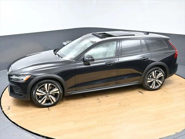 2025 Volvo V60 Cross Country Plus, B5 AWD Gas (mild hybrid)