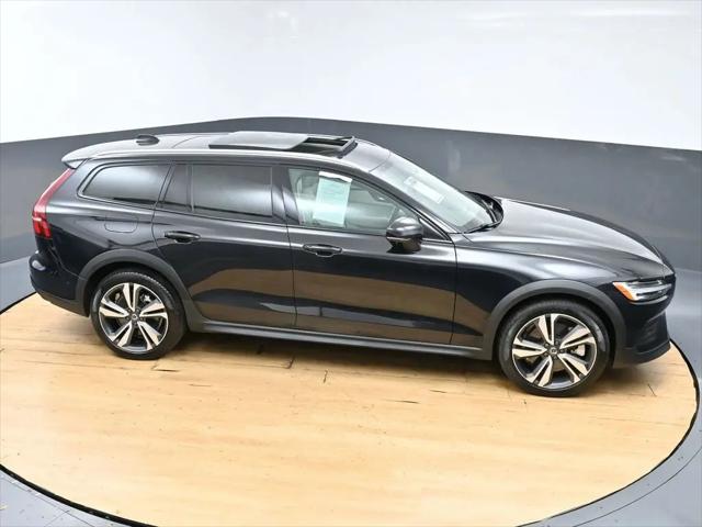 2025 Volvo V60 Cross Country Plus, B5 AWD Gas (mild hybrid)