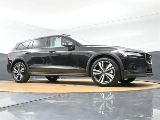 2025 Volvo V60 Cross Country Plus, B5 AWD Gas (mild hybrid)