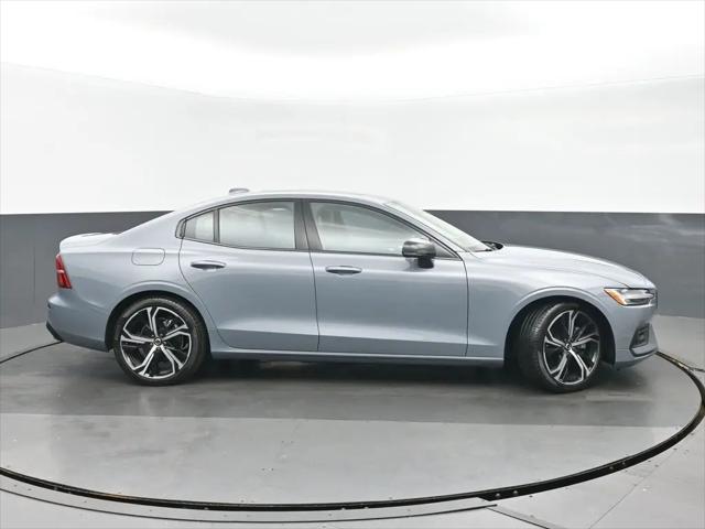 2024 Volvo S60 B5 Core Dark Theme