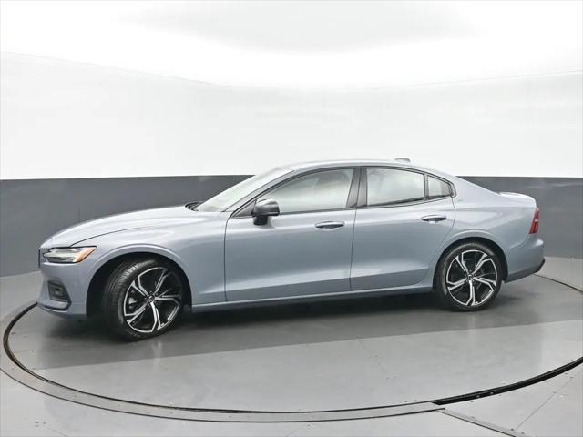 2024 Volvo S60 B5 Core Dark Theme