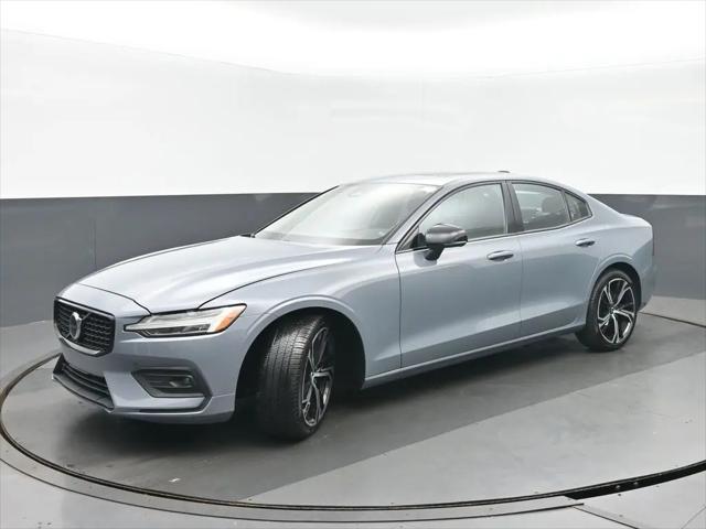 2024 Volvo S60 B5 Core Dark Theme