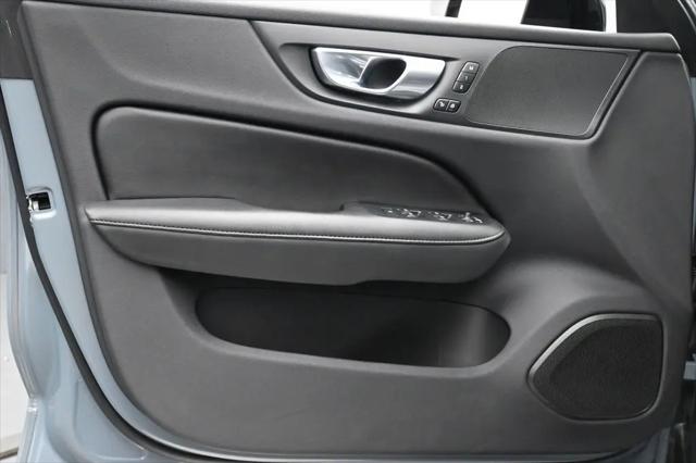 2024 Volvo S60 B5 Core Dark Theme