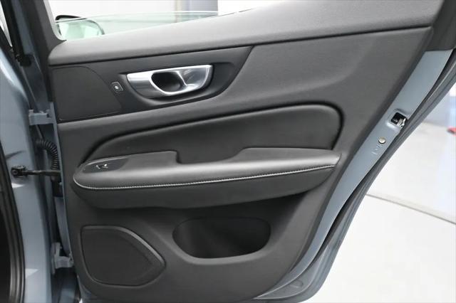 2024 Volvo S60 B5 Core Dark Theme