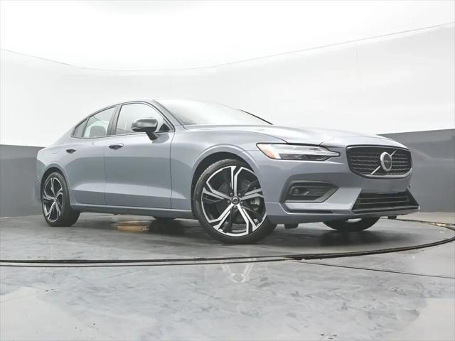 2024 Volvo S60 B5 Core Dark Theme