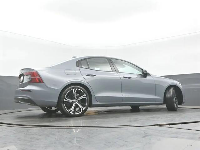 2024 Volvo S60 B5 Core Dark Theme