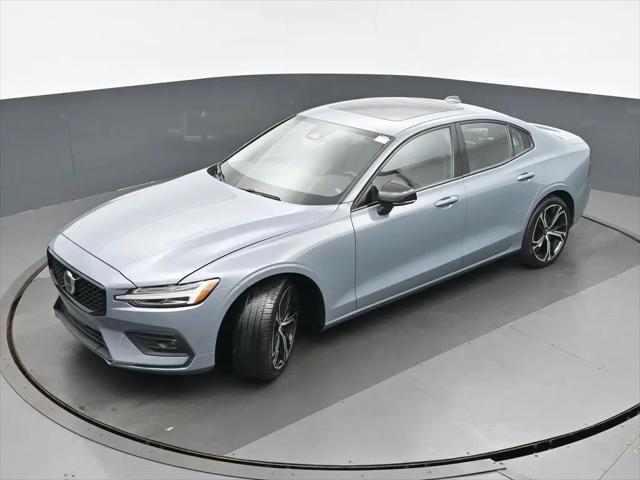 2024 Volvo S60 B5 Core Dark Theme