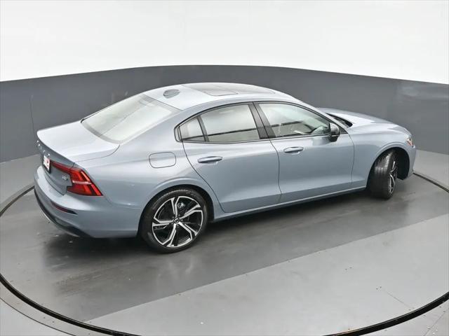 2024 Volvo S60 B5 Core Dark Theme