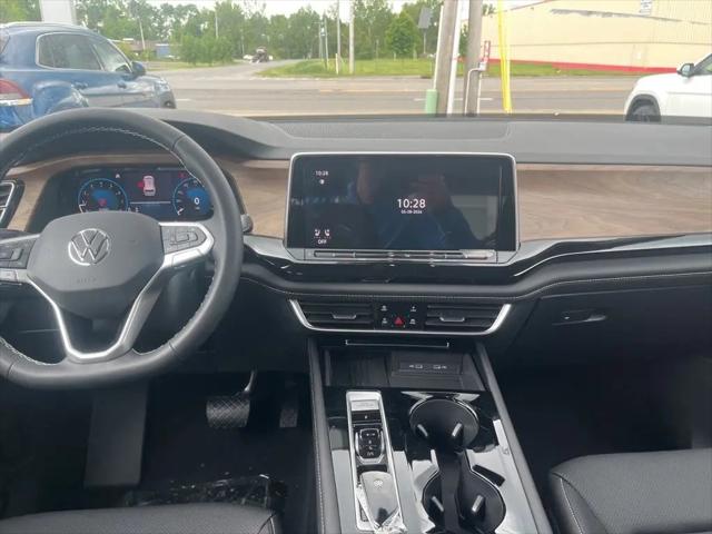 2026 Volkswagen Atlas SE with Technology