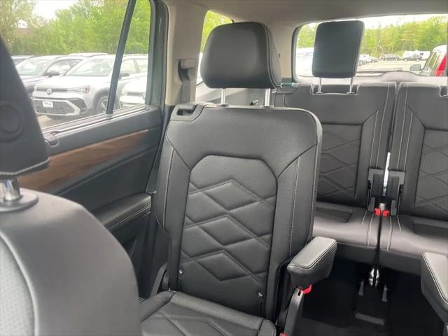 2026 Volkswagen Atlas SE with Technology