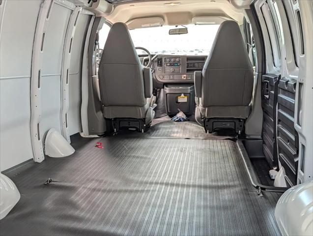 2026 Chevrolet Express Cargo Van 2500 Regular Wheelbase, WT, RWD