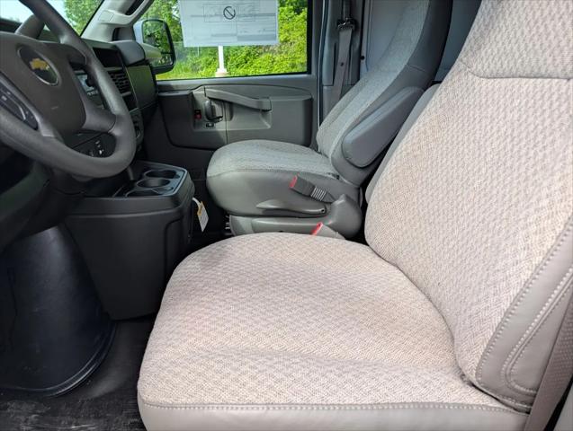 2026 Chevrolet Express Cargo Van 2500 Regular Wheelbase, WT, RWD