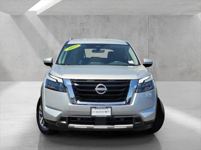 2025 Nissan Pathfinder SL 4WD