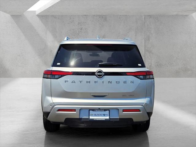 2025 Nissan Pathfinder SL 4WD