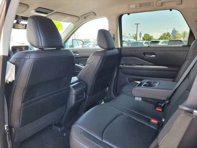 2025 Nissan Pathfinder SL 4WD