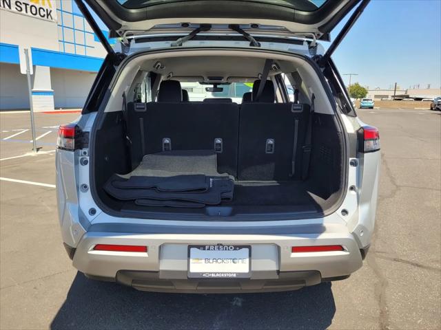 2025 Nissan Pathfinder SL 4WD
