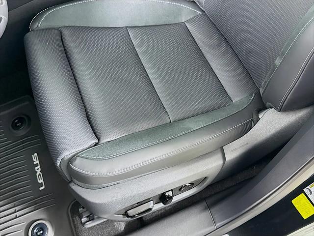 2026 Lexus RX 450h+ Luxury