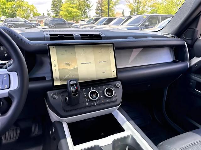 2026 Land Rover Defender P500 X-Dynamic SE