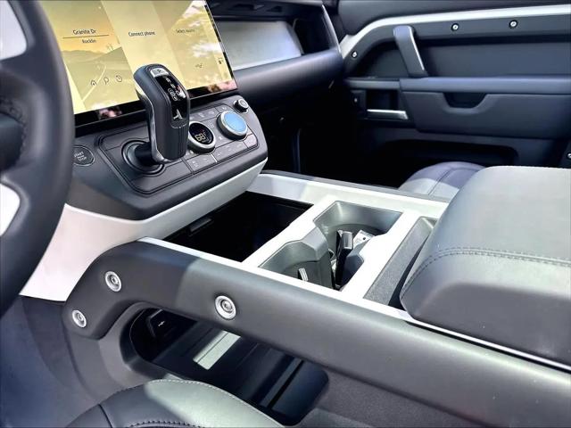 2026 Land Rover Defender P500 X-Dynamic SE