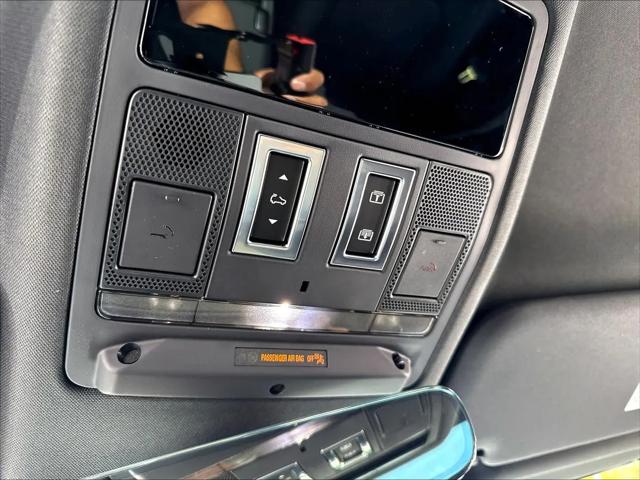 2026 Land Rover Defender P500 X-Dynamic SE