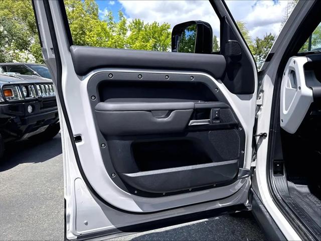 2026 Land Rover Defender P500 X-Dynamic SE