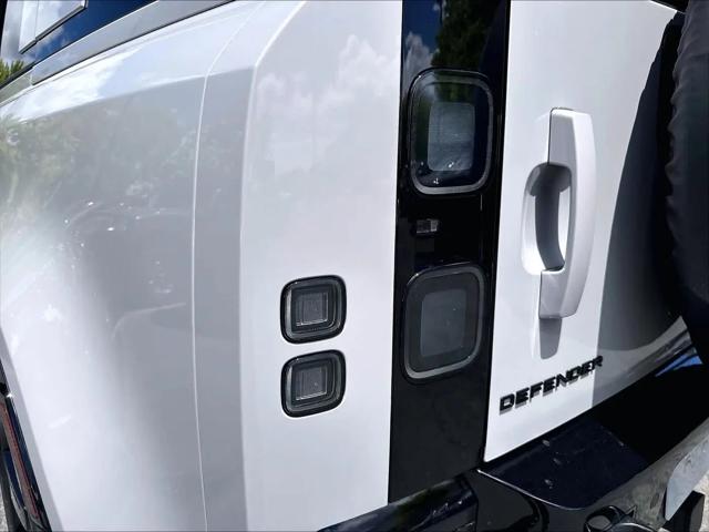 2026 Land Rover Defender P500 X-Dynamic SE