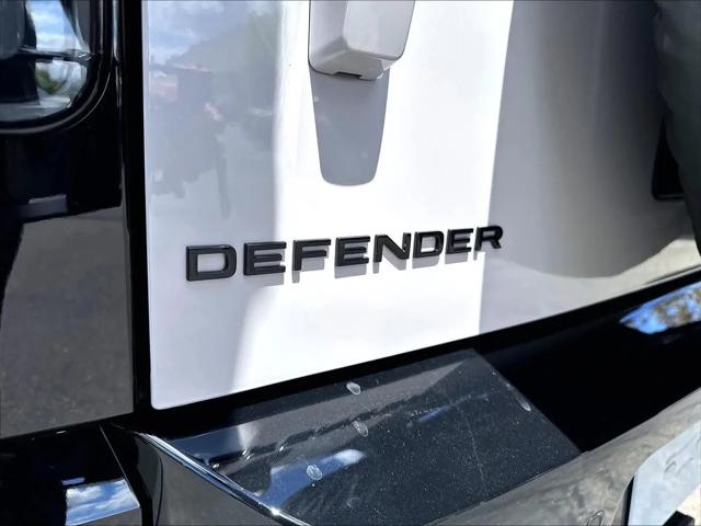 2026 Land Rover Defender P500 X-Dynamic SE
