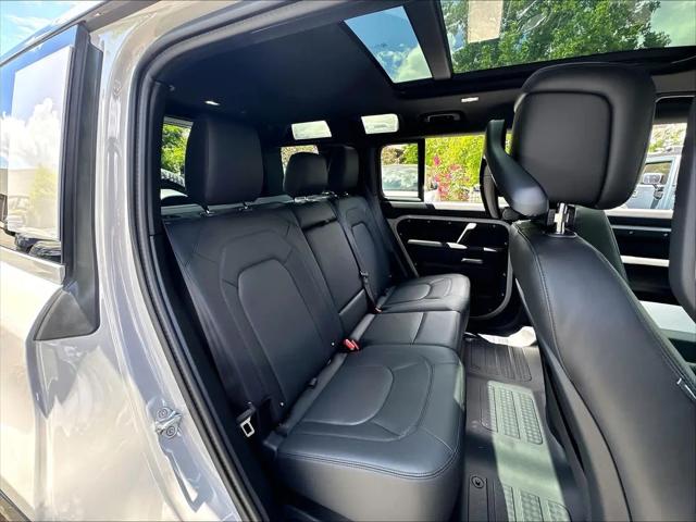 2026 Land Rover Defender P500 X-Dynamic SE