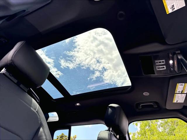 2026 Land Rover Defender P500 X-Dynamic SE