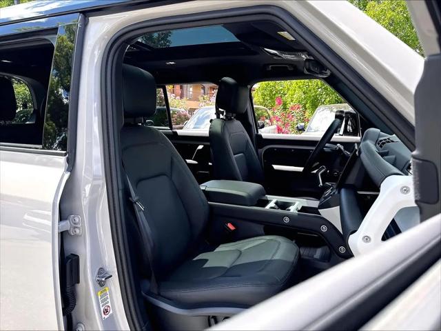 2026 Land Rover Defender P500 X-Dynamic SE