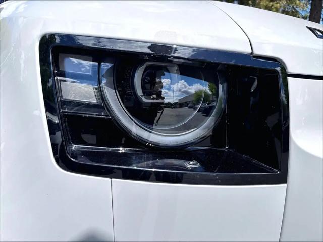 2026 Land Rover Defender P500 X-Dynamic SE