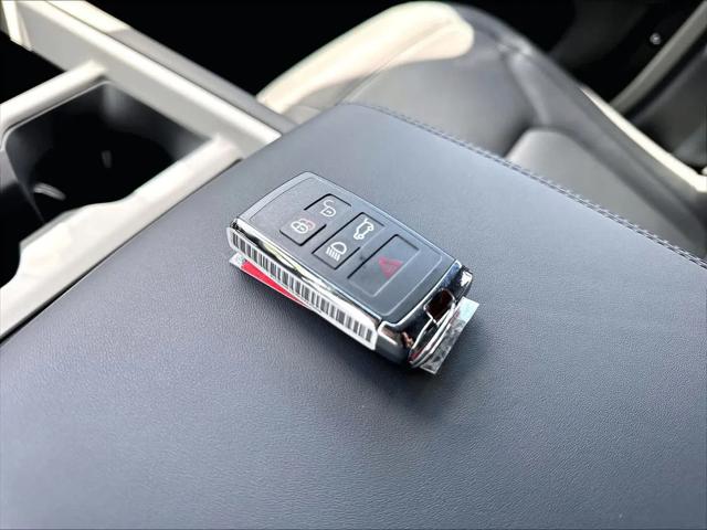 2026 Land Rover Defender P500 X-Dynamic SE