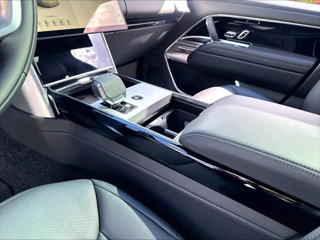 2026 Land Rover Range Rover P400 SE 7 Seat