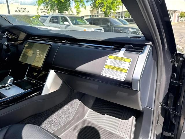 2026 Land Rover Range Rover P400 SE 7 Seat
