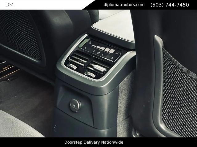 2024 Volvo XC90 Recharge T8 Plus Bright Theme 7-Seater