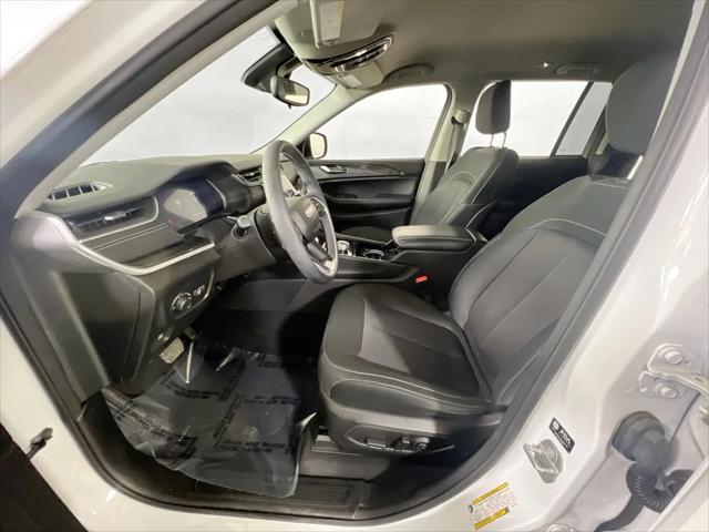 2023 Jeep Grand Cherokee Laredo 4x4