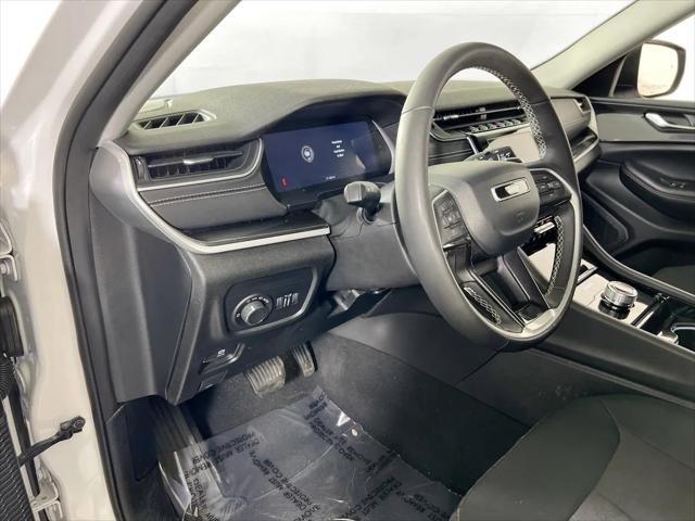 2023 Jeep Grand Cherokee Laredo 4x4