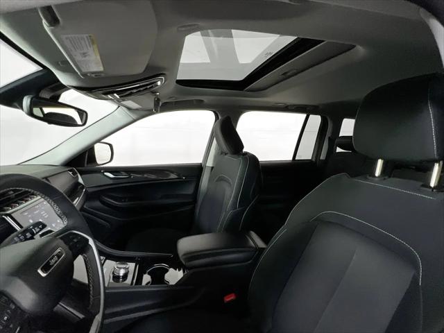 2023 Jeep Grand Cherokee Laredo 4x4