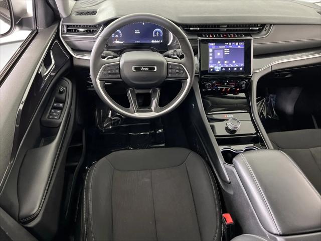 2023 Jeep Grand Cherokee Laredo 4x4