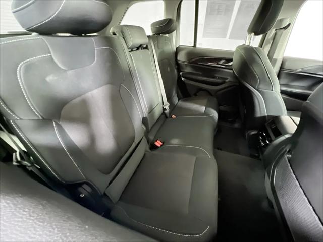 2023 Jeep Grand Cherokee Laredo 4x4