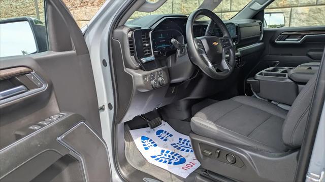 2024 Chevrolet Silverado 1500 4WD Crew Cab Short Bed LT with 2FL