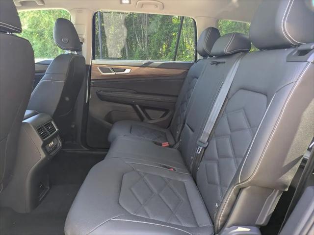 2026 Volkswagen Atlas SE with Technology