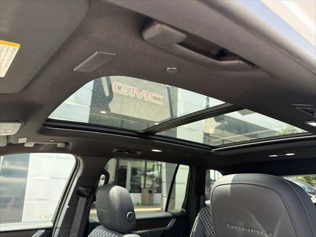 2024 GMC Acadia AWD Denali