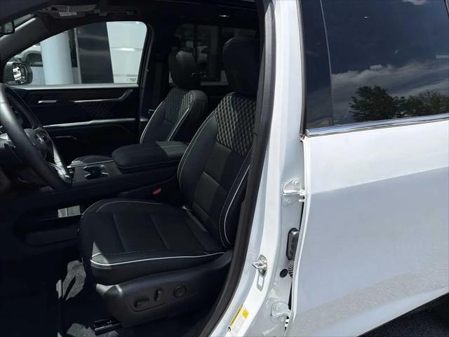2024 GMC Acadia AWD Denali
