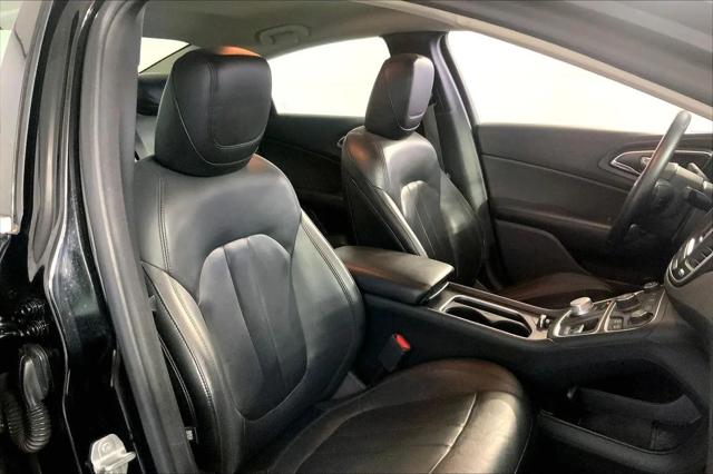 2017 Chrysler 200 Limited Platinum